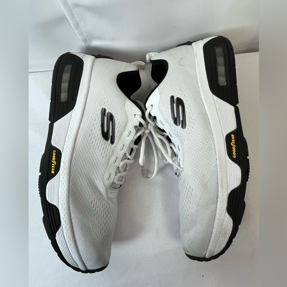 Skechers Skech -Air Extreme V2 Men's White and Black Sneakers SN 232257 11.5
